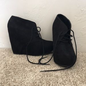 Black Wedges